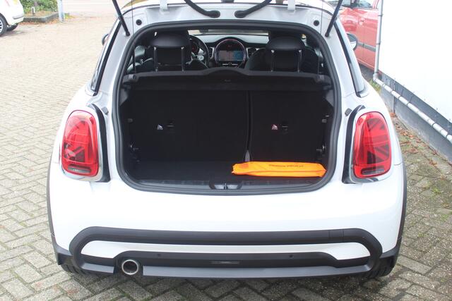 Mini COOPER Mini 1.5 Camden Go Edition Stoelverwarming l Apple carplay/ Android auto l Cruise control l Sfeerverlichting VDL auto