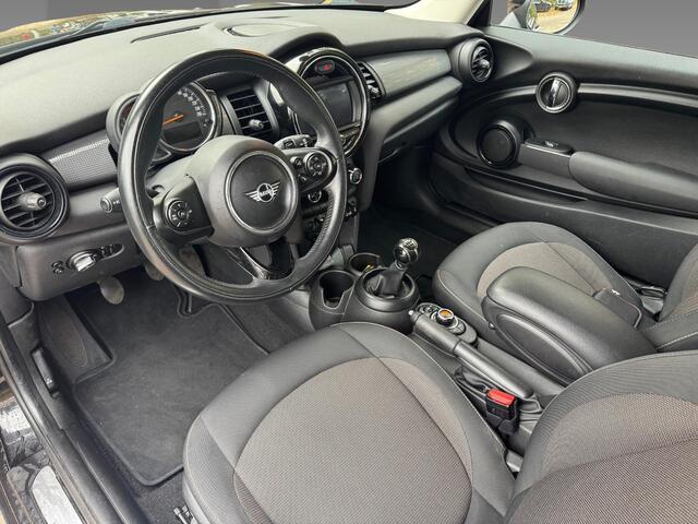 Mini COOPER 3-deurs C Alarmsysteem klasse 3 | MINI Navigatiesysteem | Interieurpanelen Hazy Grey | Sportstuurwiel met leer bekleed