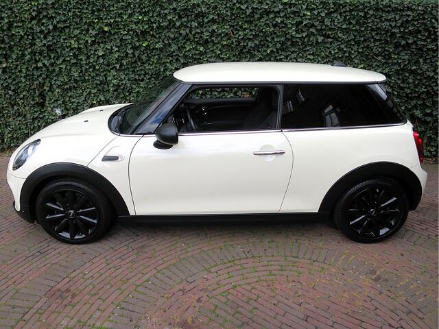 Mini COOPER 1.5 One Salt F56 met Navi, BT, Apple Carplay, Park.ass en 17"