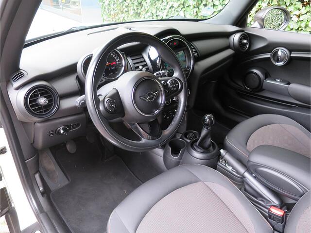 Mini COOPER 1.5 One Salt F56 met Navi, BT, Apple Carplay, Park.ass en 17"