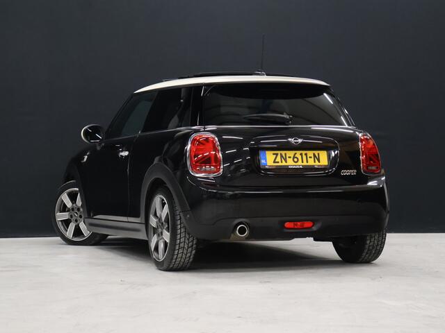 Mini COOPER Mini 1.5 60 Years Edition JCW [APPLE CARPLAY, HARMAN KARDON, PANORAMA DAK, HEAD UP DISPLAY, STOELVERWARMING, NIEUWSTAAT]