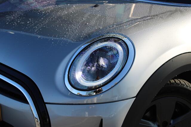 Mini COOPER Classic Automaat / LED / Airconditioning / Cruise Control / PDC / Navigatie