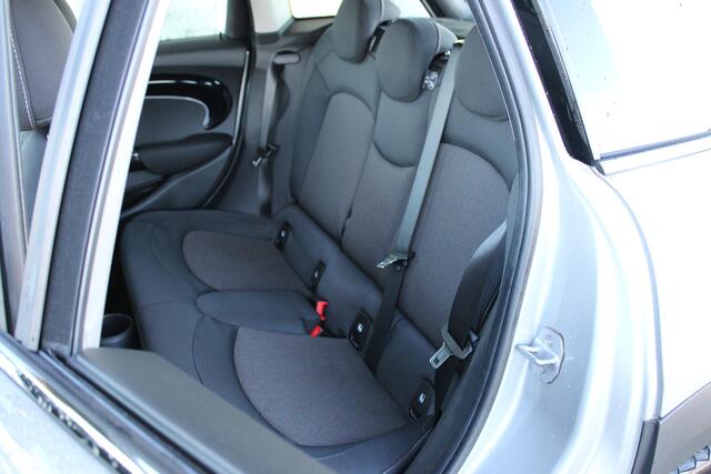 Mini COOPER Classic Automaat / LED / Airconditioning / Cruise Control / PDC / Navigatie