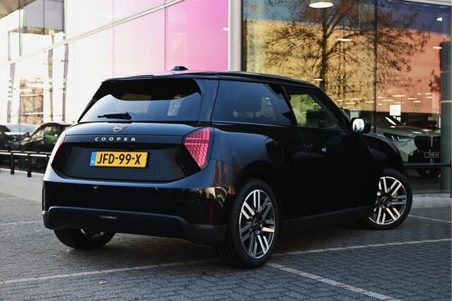 Mini COOPER Hatchback E / Classic / Pakket L / 17" Parallel Spoke 2-tone