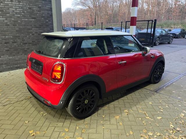 Mini COOPER Classic Trim 33 kWh | Stoelverwarming | Navigatie | Apple Carplay | Parkeersensoren | Half Leder