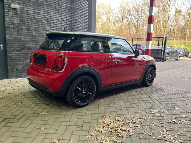 Mini COOPER Classic Trim 33 kWh | Stoelverwarming | Navigatie | Apple Carplay | Parkeersensoren | Half Leder
