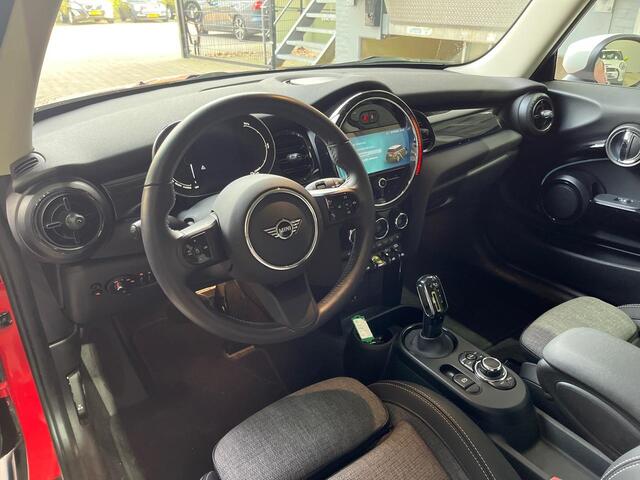 Mini COOPER Classic Trim 33 kWh | Stoelverwarming | Navigatie | Apple Carplay | Parkeersensoren | Half Leder