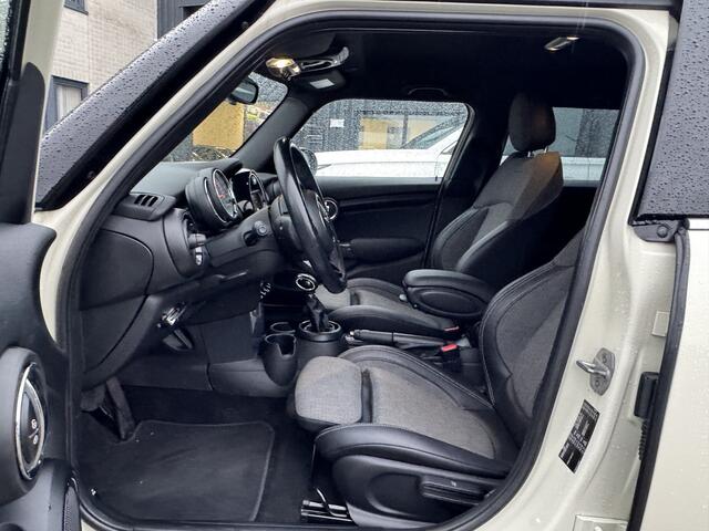 Mini COOPER Mini 1.5 136pk Aut. 5 Deurs Chili Serious Business Led koplampen Navigatie 61dkm!!