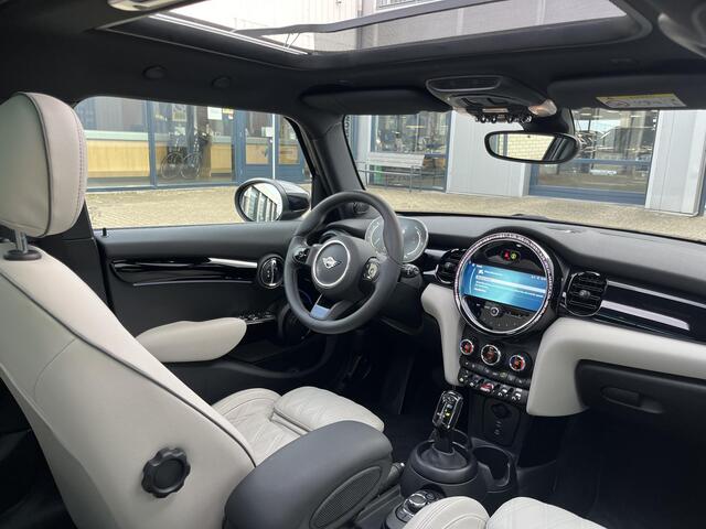 Mini COOPER Mini 1.5 Classic | NL Auto/1e Eig./Voll.Historie/Leder/Panodak/Navi/17"/Apple CarPlay-Android Auto