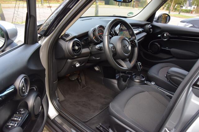 Mini COOPER Mini 1.5 136PK Camden Edition Automaat | BOVAG Garantie | Org. NL | Automatische Airco | Parkeer sensoren | All-season banden | Apple Carplay/Android Auto | LED koplampen |