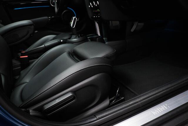 Mini COOPER Mini 1.5 Classic | COMFORT / CONNECTED NAVIGATION- PACK | PANORAMADAK | DAB | APPLE | 17"