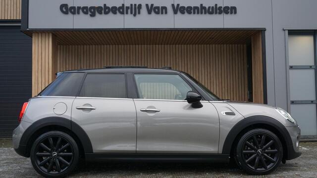 Mini COOPER 1.5 136PK 5Drs Chili Pano.Dak LED 17inch LM Keyless Sportstoelen Sfeerverlichting *NL auto* 72560km!
