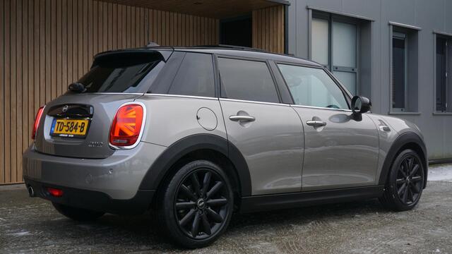 Mini COOPER 1.5 136PK 5Drs Chili Pano.Dak LED 17inch LM Keyless Sportstoelen Sfeerverlichting *NL auto* 72560km!