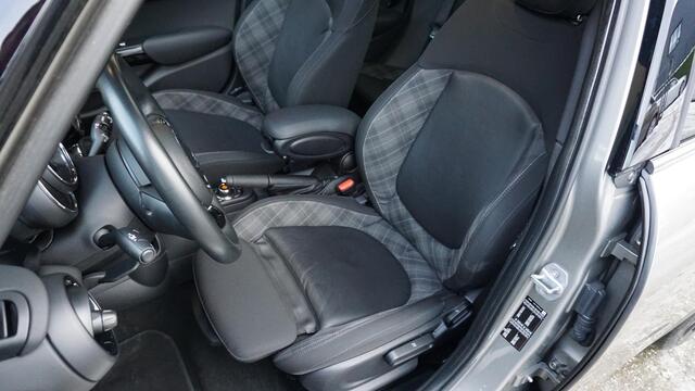 Mini COOPER 1.5 136PK 5Drs Chili Pano.Dak LED 17inch LM Keyless Sportstoelen Sfeerverlichting *NL auto* 72560km!