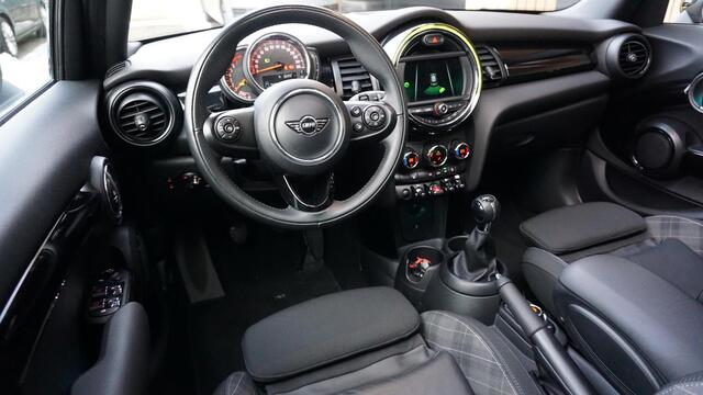 Mini COOPER 1.5 136PK 5Drs Chili Pano.Dak LED 17inch LM Keyless Sportstoelen Sfeerverlichting *NL auto* 72560km!