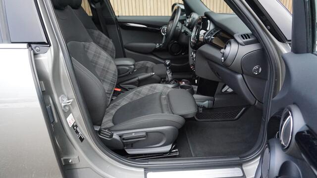 Mini COOPER 1.5 136PK 5Drs Chili Pano.Dak LED 17inch LM Keyless Sportstoelen Sfeerverlichting *NL auto* 72560km!