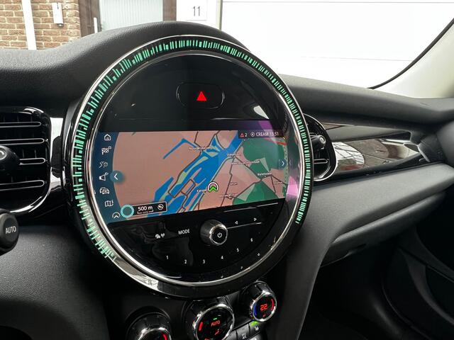 Mini COOPER Mini 1.5 Classic Chili Turbo 136 PK 5 Deurs / Airco / Navigatie / Apple CarPlay / 16" 5 Spoke Velg / Sport Int / Park Sensors / 1e Eigenaar!