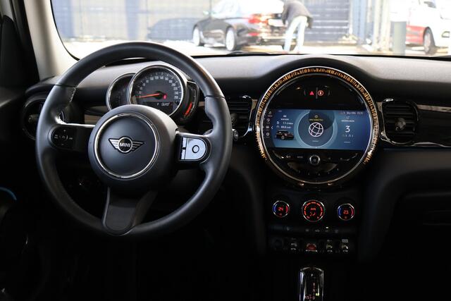 Mini COOPER 5-Deurs | Cruise Control | Parkeersensor Achter | LED Koplampen
