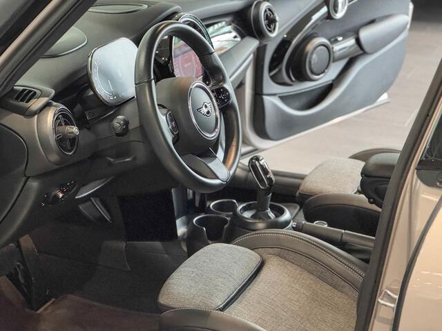 Mini COOPER 1.5 Steptr.Aut.-7 ** LED, NAVI+, PANORAMA, HuD, HALF-LEDER, KEYLESS, CAMERA ** 1e EIG - UNFALLFREI ** ** INFORMEER OOK NAAR ONZE AANTREKKELIJKE FINANCIAL-LEASE TARIEVEN **