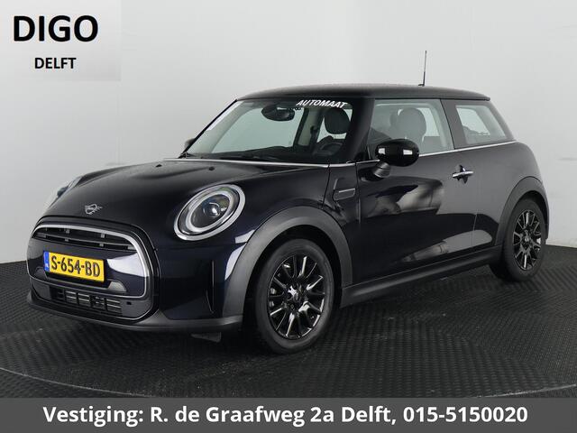 Mini COOPER Mini 1.5 Sports Classic Automaat | Apple Carplay & AndroidAUTO | Parkeersensoren | 1e eigenaar |