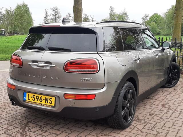 Mini COOPER Clubman 1.5 136pk Lederen-bekleding Airco Cruise-control Navigatie Bluetooth