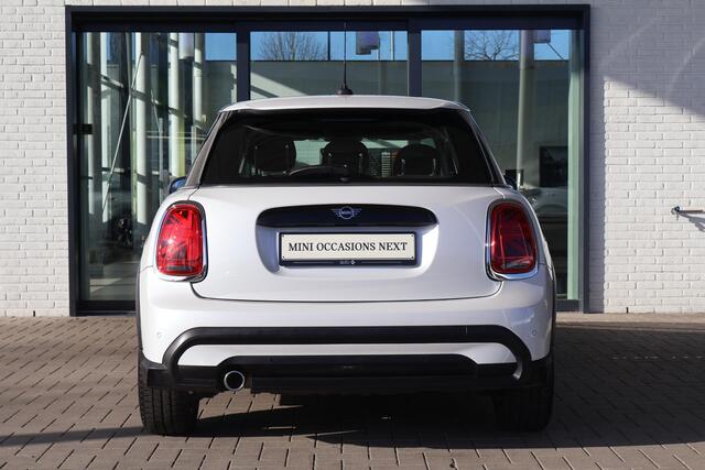 Mini COOPER 5-deurs 1.5 Classic | Cruise Control | Parkeersensor Achter | LED Koplampen