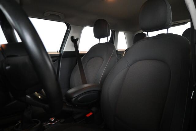 Mini COOPER Mini 1.5 Airco Navigatie LED Cruise Control Direct Leverbaar! Rijklaarprijs Inruil Mogelijk!