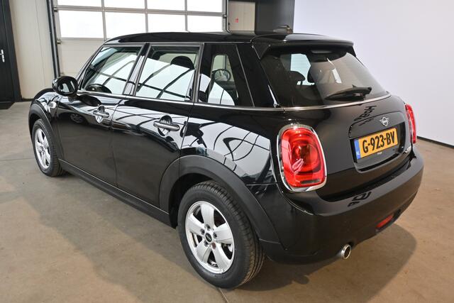 Mini COOPER Mini 1.5 Airco Navigatie LED Cruise Control Direct Leverbaar! Rijklaarprijs Inruil Mogelijk!