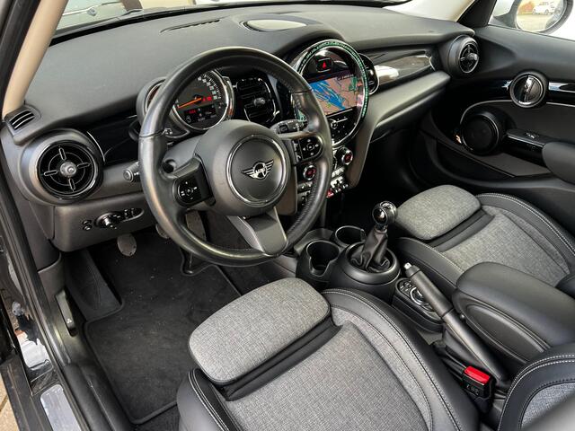 Mini COOPER Mini 1.5 Classic Chili Turbo 136 PK 5 Deurs / Airco / Navigatie / Apple CarPlay / 16" Black Line Velg / Sport Int / Park Sensors / 1e Eigenaar!