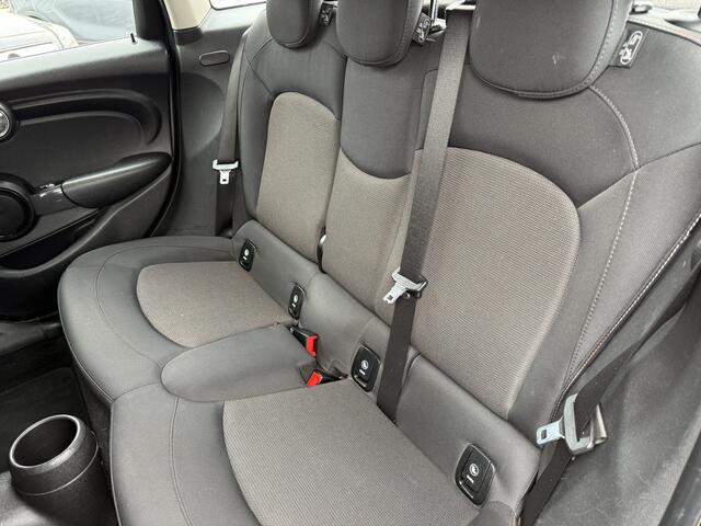 Mini COOPER Mini 1.5 Pepper Serious Business Automaat..!! Navigatie, Parkeersens, Climate contr, Cruise contr, etc..