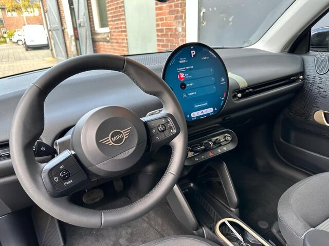 Mini COOPER E Essential XS 40.7 kWh