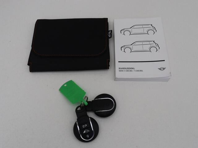 Mini COOPER 1.5 Business Edition | Harman/Kardon | Carplay | Verwarmde voorruit | Navigatie | Full LED | Half leder | Parkeerhulp | Climate control | Cruise control | Bluetooth | British Racing Green