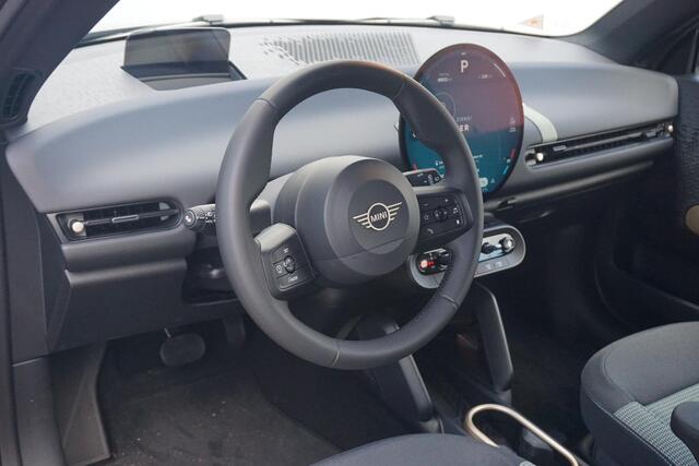 Mini COOPER 3-deurs E Blackyard | Pakket XS | Head-Up Display | Stoelverwarming | Led-Koplampen | Parking Assistant | Driving Assistant