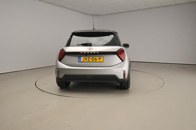 Mini COOPER 3-deurs C Automaat / Panoramadak / JCW Sportstoelen / Harman-Kardon / Head-up / Alu wielen 17 inch