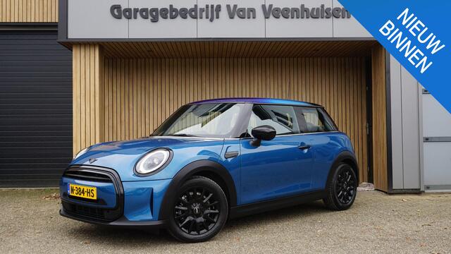 Mini COOPER 1.5 136pk 3Drs Business Edition *Black Pack* LED Navi *Multitone-Dak* 16inch LM Sportstoelen *NL auto* 34575km!