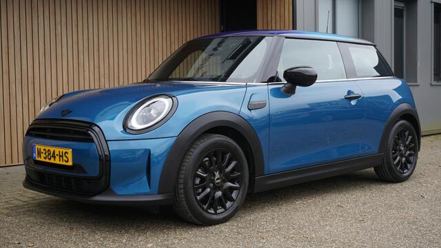 Mini COOPER 1.5 136pk 3Drs Business Edition *Black Pack* LED Navi *Multitone-Dak* 16inch LM Sportstoelen *NL auto* 34575km!