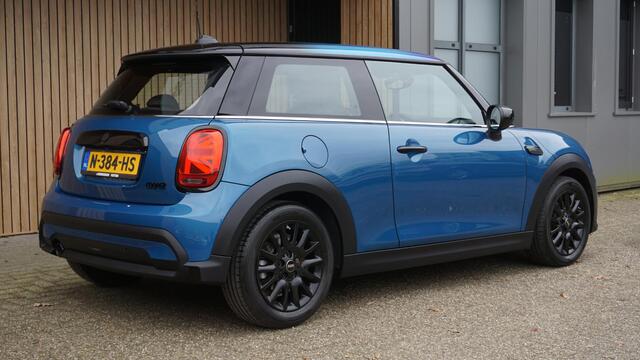 Mini COOPER 1.5 136pk 3Drs Business Edition *Black Pack* LED Navi *Multitone-Dak* 16inch LM Sportstoelen *NL auto* 34575km!