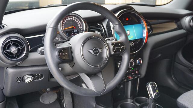 Mini COOPER 1.5 136pk 3Drs Business Edition *Black Pack* LED Navi *Multitone-Dak* 16inch LM Sportstoelen *NL auto* 34575km!