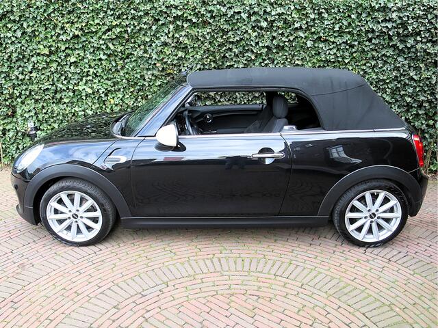Mini COOPER Cabrio 1.5 Chili F57 met Keyless, LED, Navi, BT en 17"