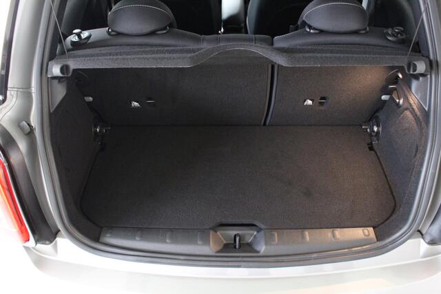 Mini COOPER Mini 1.5 Camden Edition Navigatie by App | Getint Glas achter | Parkeersensoren | Lichtmetalen Velgen