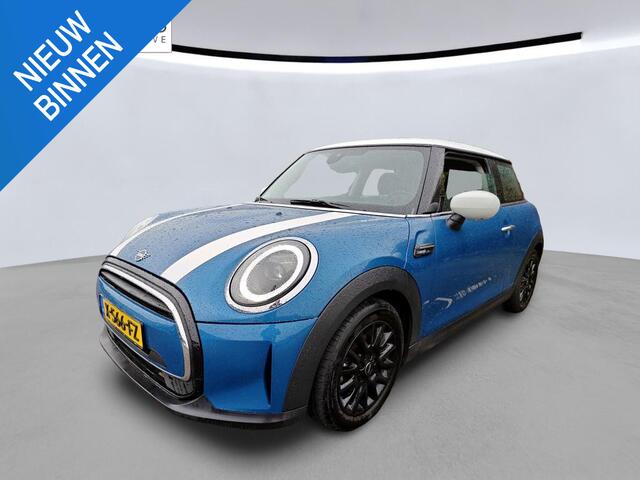 Mini COOPER Mini 1.5 Camden Edition NL-AUTO | LAGE KM STAND | NAVI | 1/2 LEDER