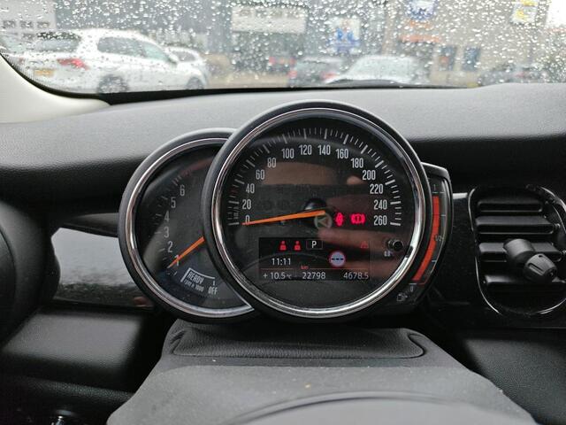 Mini COOPER Mini 1.5 Camden Edition NL-AUTO | LAGE KM STAND | NAVI | 1/2 LEDER