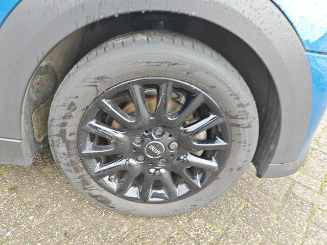 Mini COOPER Mini 1.5 Camden Edition NL-AUTO | LAGE KM STAND | NAVI | 1/2 LEDER