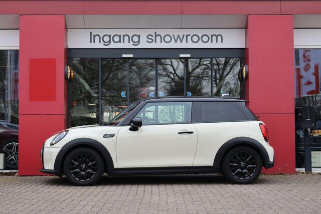 Mini COOPER Mini 1.5 Camden Edition Automaat | Origineel NL | Leder | Virtual Cockpit | Sportstoelen |