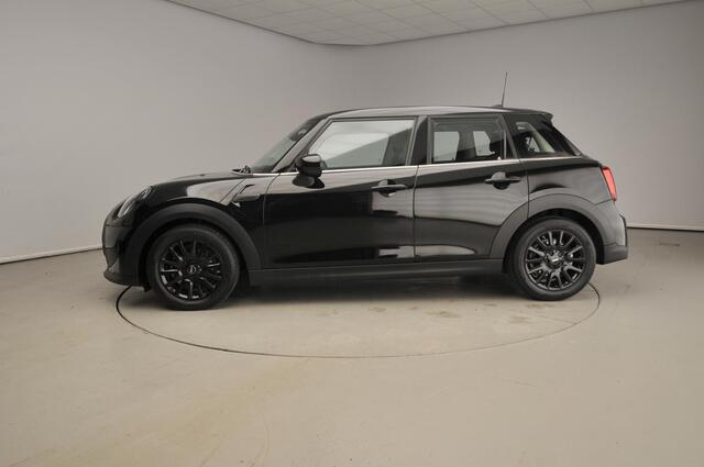Mini COOPER 5-deurs PDC / LED / Cruise / ISOFIX / Navigatie / Alu wielen 16 inch black