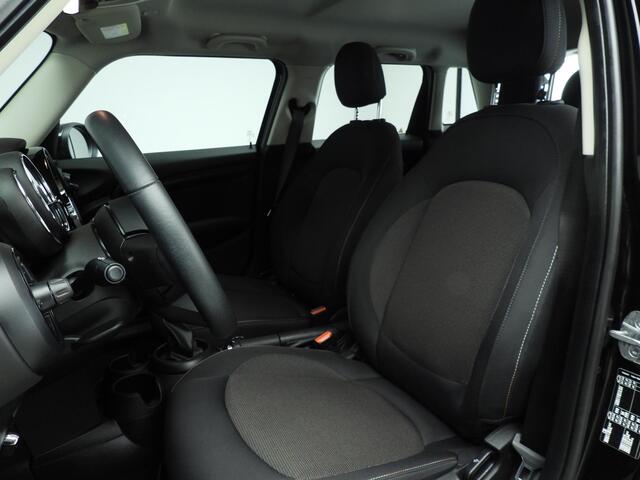 Mini COOPER 5-deurs PDC / LED / Cruise / ISOFIX / Navigatie / Alu wielen 16 inch black