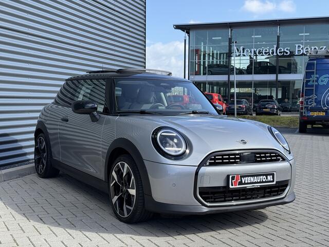 Mini COOPER Mini 1.5 C Pano/Camera/Apple/Leder 2e Paasdag geopend van 12:00 tot 16:00 uur