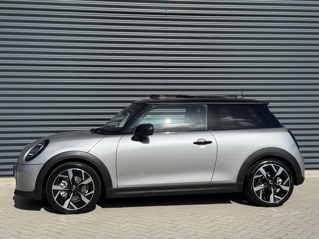 Mini COOPER Mini 1.5 C Pano/Camera/Apple/Leder 2e Paasdag geopend van 12:00 tot 16:00 uur