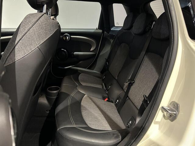 Mini COOPER Mini 1.5 Pepper | Stoelverwarming | Navigatie | Parkeersensoren V+A | Climate Control |