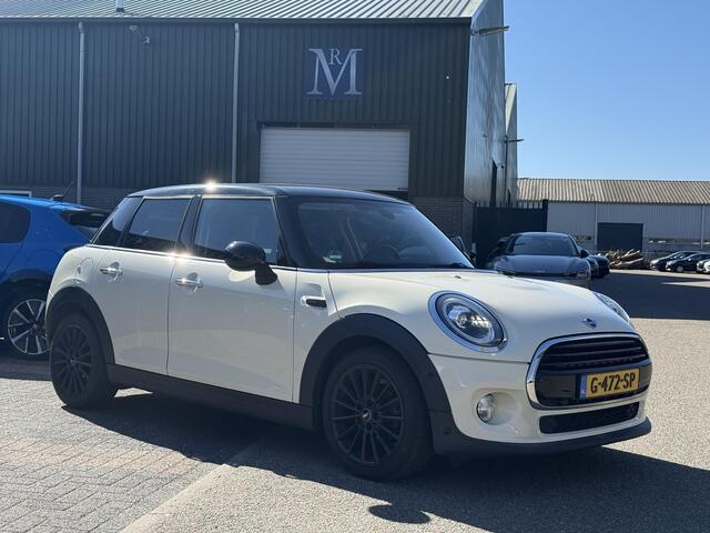 Mini COOPER Mini 1.5 Pepper VAN: 19.400,- VOOR: 17.877,- UW LENTEVOORDEEL: 1.523,- euro SUPER COMPLEET|LED| STOELVERWARMING| APPLE CARPLAY| PARKEERSENSOREN VOOR + ACHTER| NET ONDERHOUD GEHAD, RIJKLAAR INCL. 12 MND BOVAG GARANTIE|